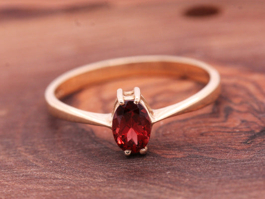 BJC® 9ct Yellow Gold Almandine Garnet 0.50ct Oval Solitaire Ring Size N R137