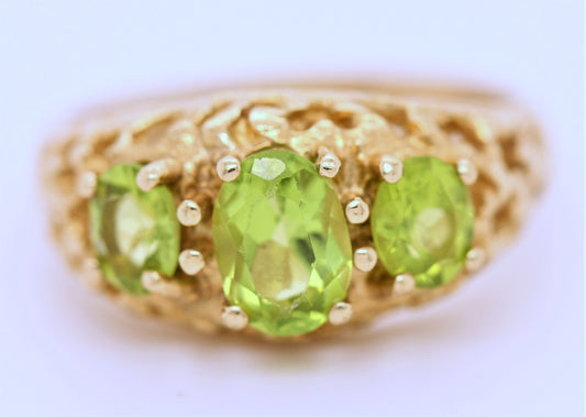 BJC® 9ct Yellow Gold Peridot 1.00ct Trilogy Vintage Style Size N Ring R148