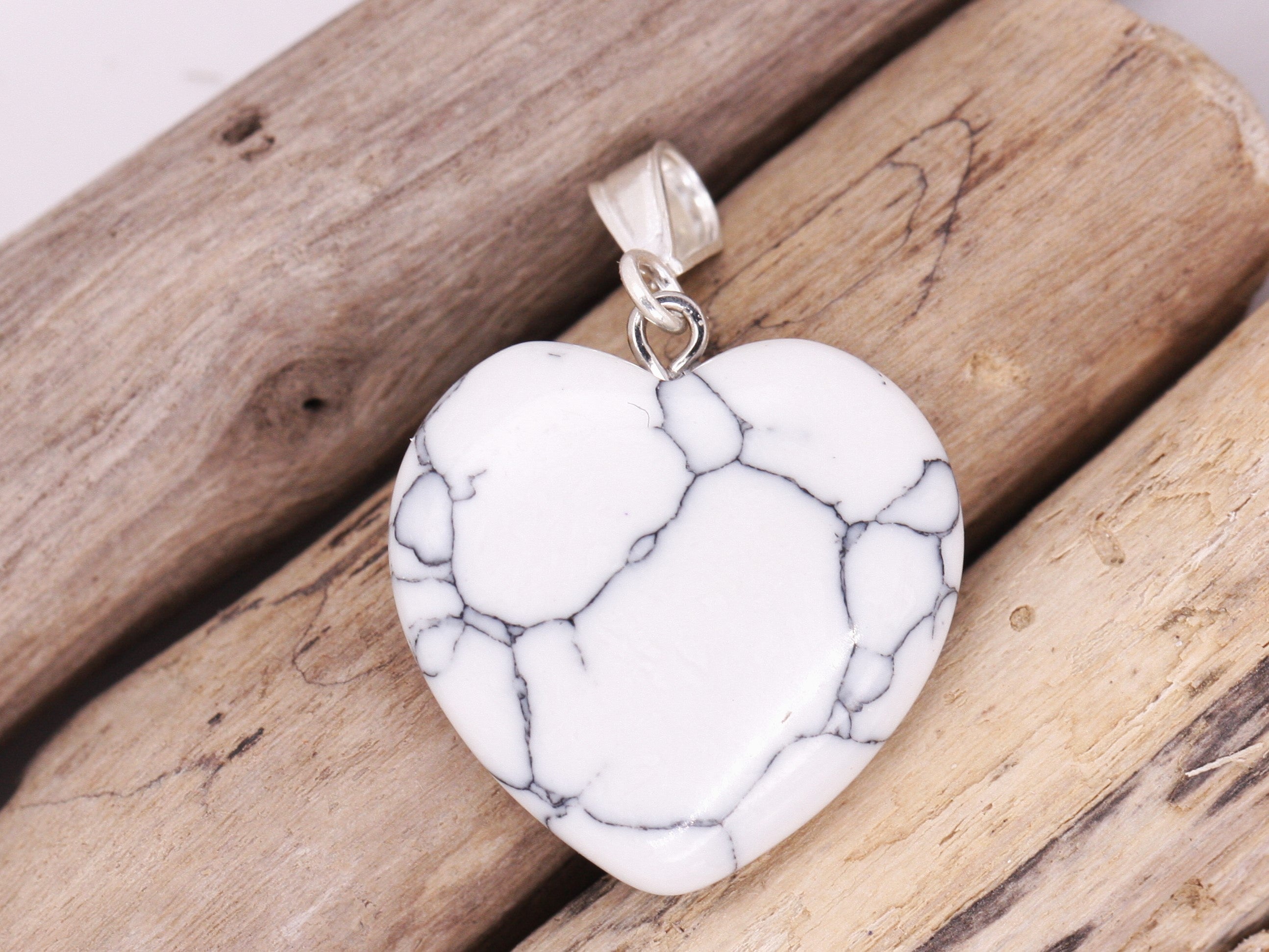 Sterling Silver Natural White Turquoise 20mm Love Heart Pendant Neck