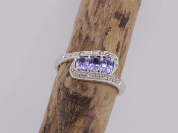 BJC® 9ct White Gold Tanzanite & Diamond Cluster Size L Twist Ring R32